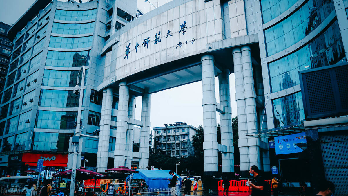 学校的前身是1921年成立的中华大学,1985年学校更名为华中师范大学