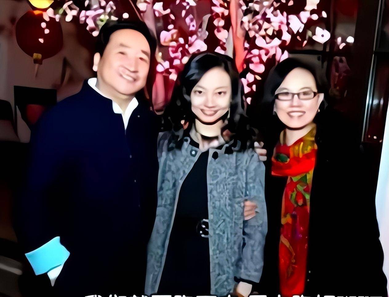 再嫁小13岁丈夫聪慧的生活·04-09 07:56歌唱家杭天琪晒与女儿合照,曾