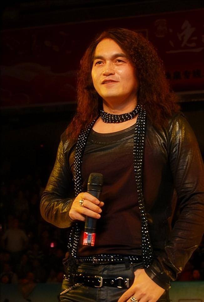 摇滚老炮迪克牛仔:绰号"老爹",23年前火遍全国,如今挣钱为生_林进璋