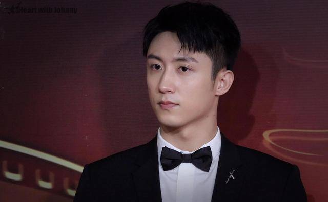 《新京报》的评价也不错:"黄景瑜毫无遮掩,坦然处之,看似毫不走心