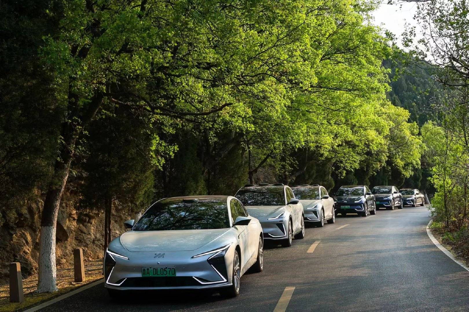 智能纯电中大型豪华SUV智己LS7，济南集体交付！_搜狐汽车_搜狐网