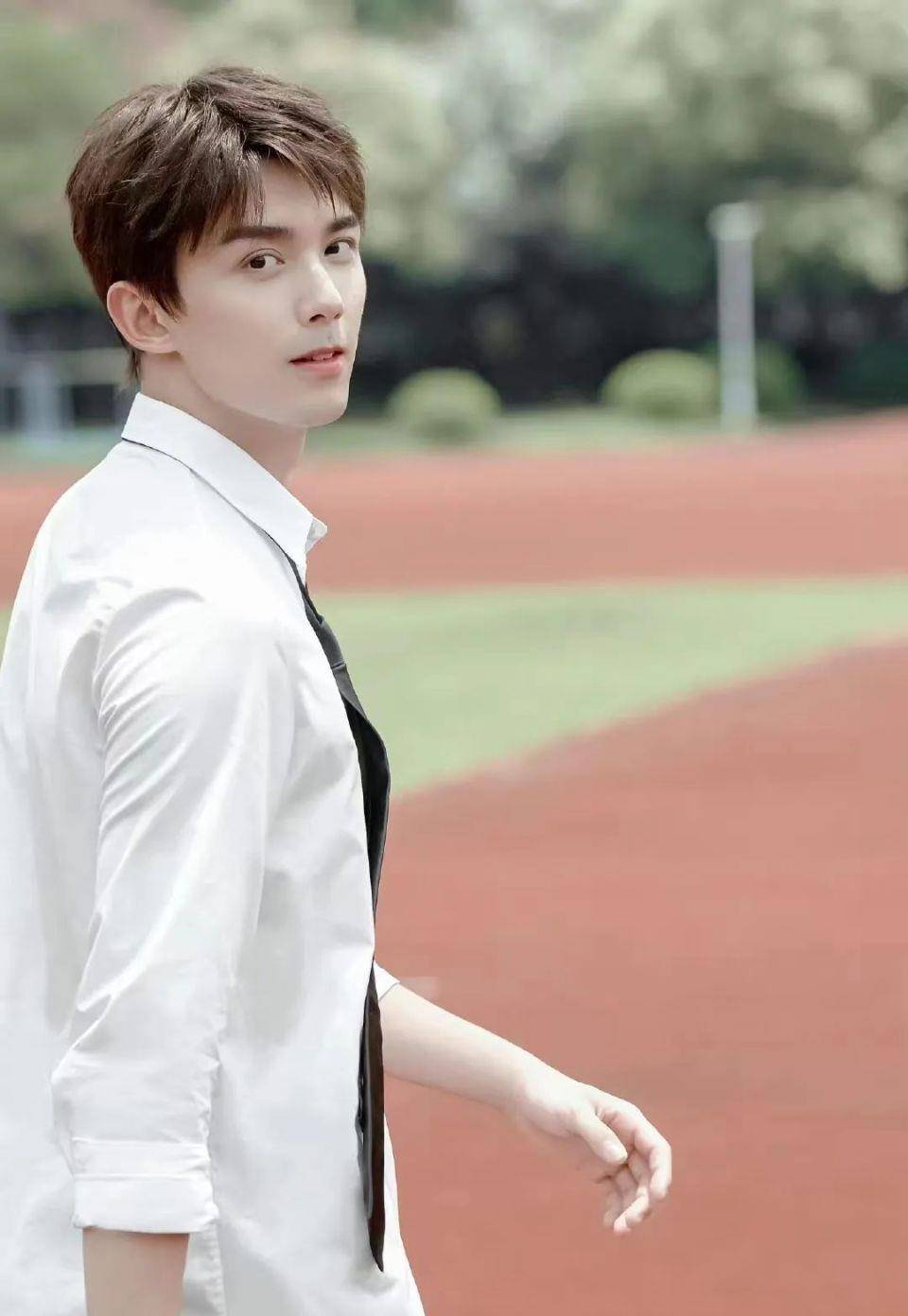 吴磊_小时候_迪丽热巴