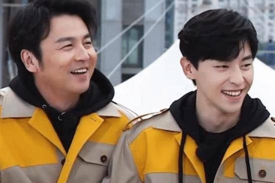 视角下的邓伦,回头比心超有爱,眼角的笑意遮掩不住_雷佳音_友情_动态