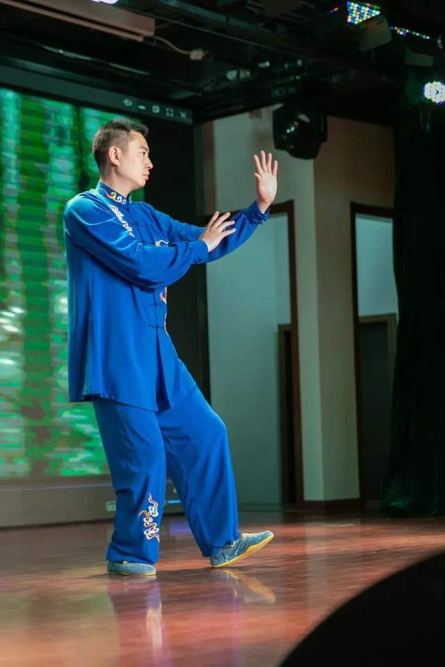 体荟非遗进社区——浦东新区沪东新村街道,龙身蛇形太极拳展风采_体育