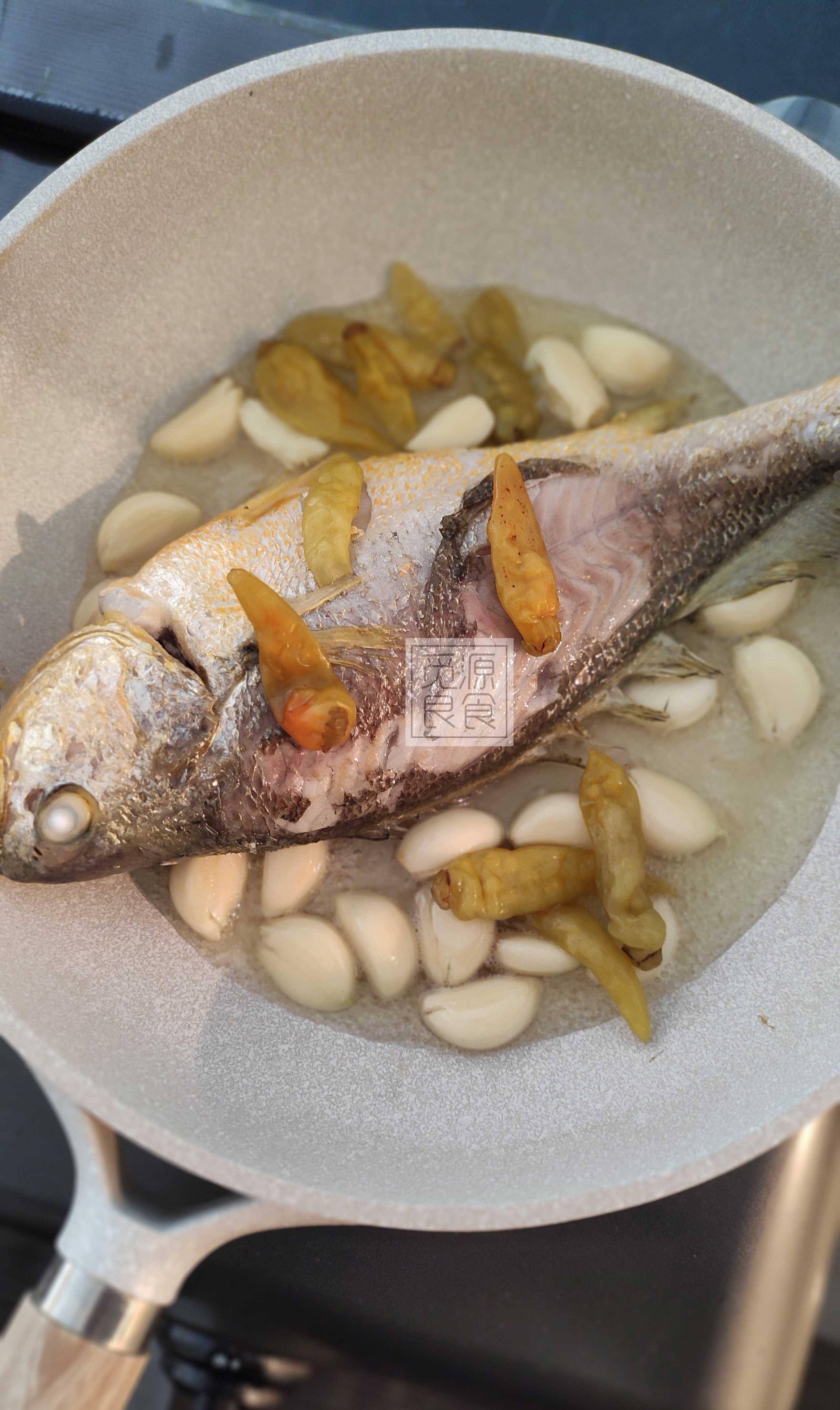 家常菜红烧小黄鱼,最简单的美食教程!牢记这3个步骤和这2种配料