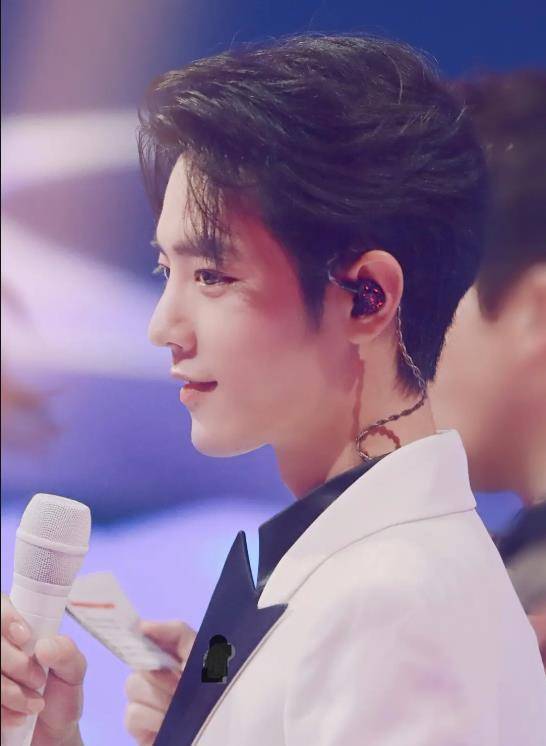 6位睫毛堪比女生的男星,朱一龙张新成没啥,肖战堪称睫毛精!