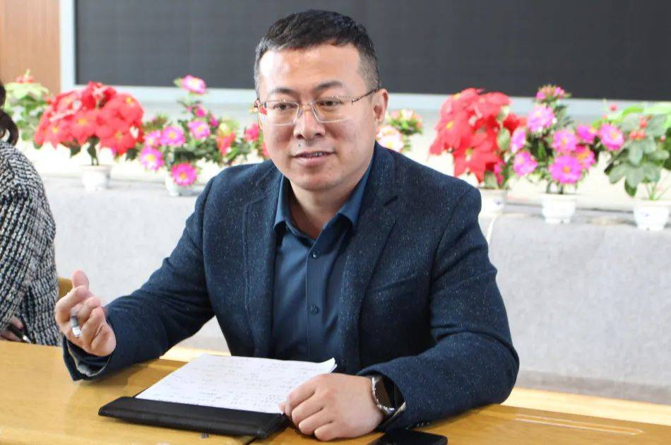 最后,王光辉校长总结发言.