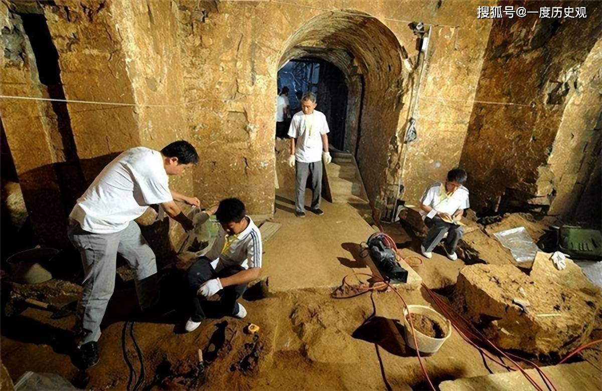 和同伙内讧被封于唐代古墓中,在墙角枯坐上千年_永泰公主墓_尸骸