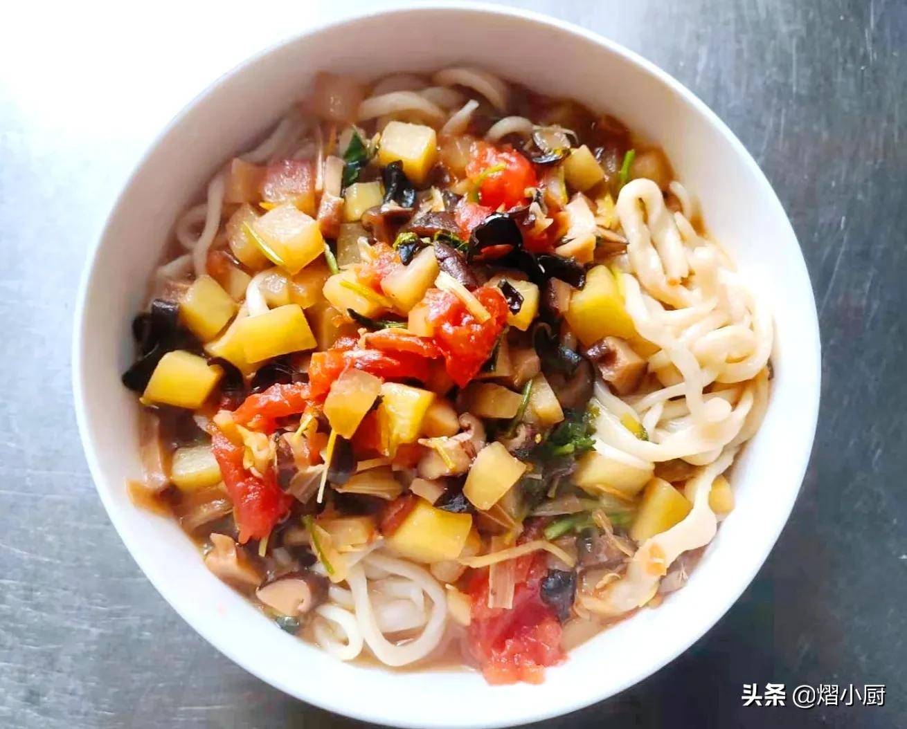 正月初七吃面条,做一碗臊子面,味道美制作简单,寓意好家人喜欢_蔬菜