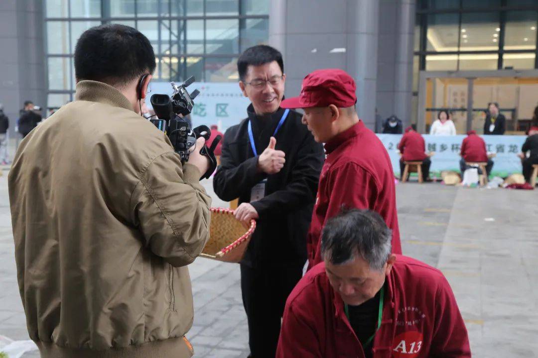 章高峰(新昌)俞桂富(新昌)吴泽铭(嵊州)陈正铭(嵊州)李玉明(杭州)周