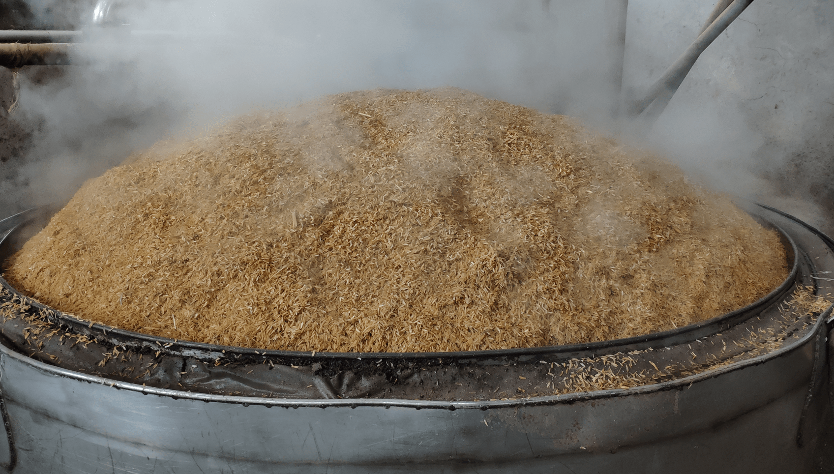 酱香型白酒与浓香型白酒在原料,工艺,口感上有什么区别?