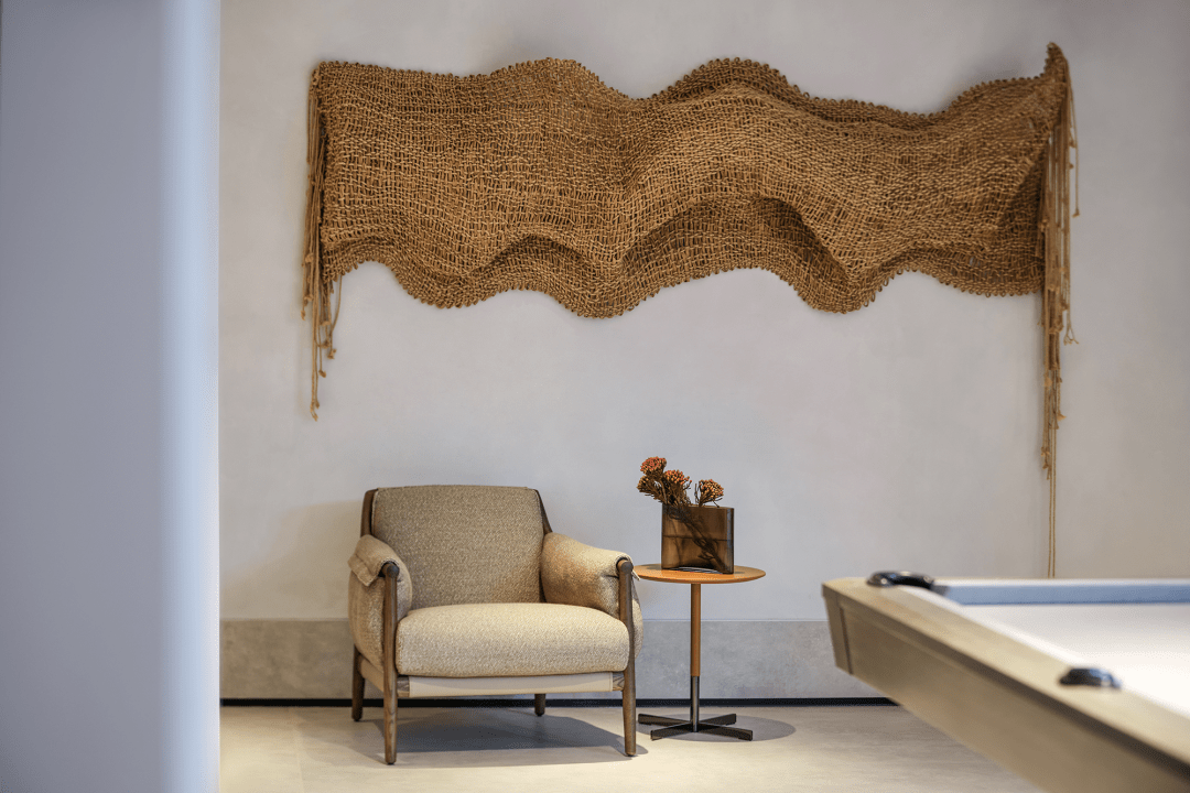 手工定制的藤编艺术装置,中式雕花,老物件巧妙与空间场域融合