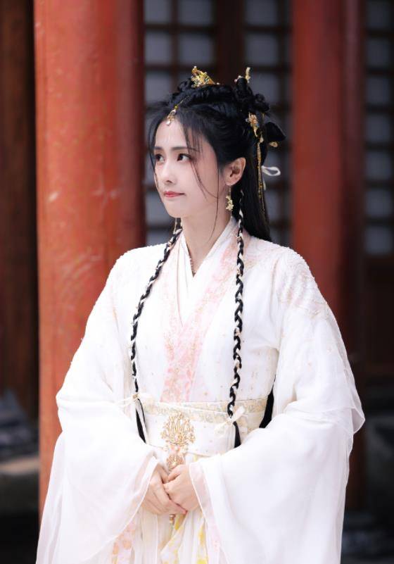 白鹿黎苏苏形象曝光,网友:期待她和罗云熙的虐恋,两人火花四射