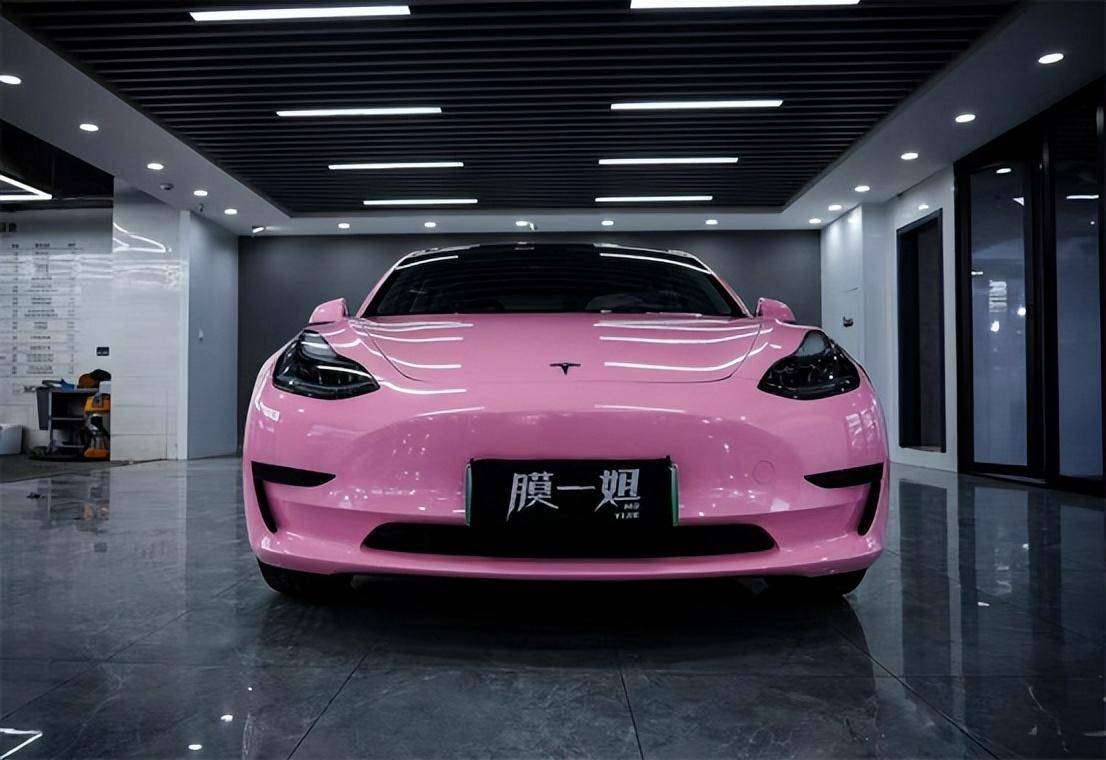 特斯拉电动汽车粉色图片