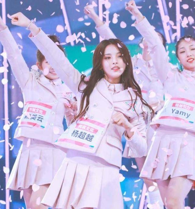 杨超越回应和鹿晗炒cp,信息量太大秒删,网友:这次站关晓彤