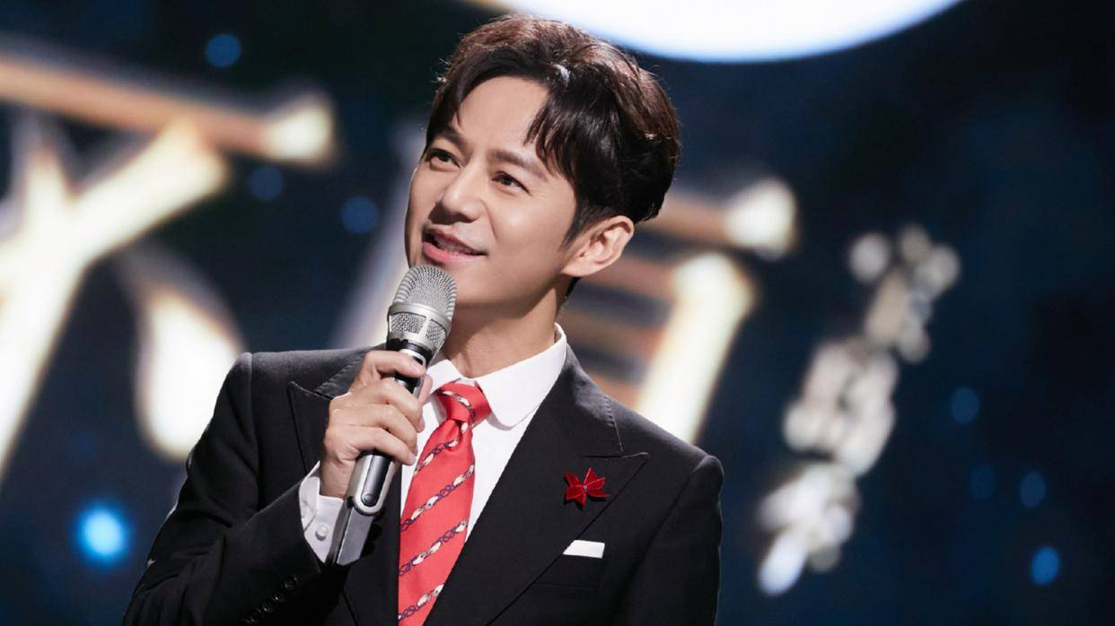 《快本》停播一年半,快乐家族恢复元气,谢娜唱跳,李维嘉录综艺_何炅