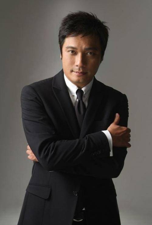 罗嘉良身材走样遭网友吐槽,穿得太紧肚腩暴露无遗_身体状况_演艺圈