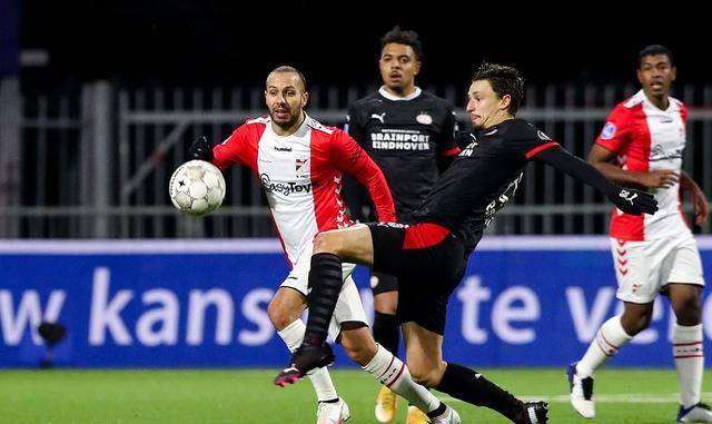 埃蒙目前取得5胜9平13负的成绩,排名联赛15的位置,球队是有一定的保级