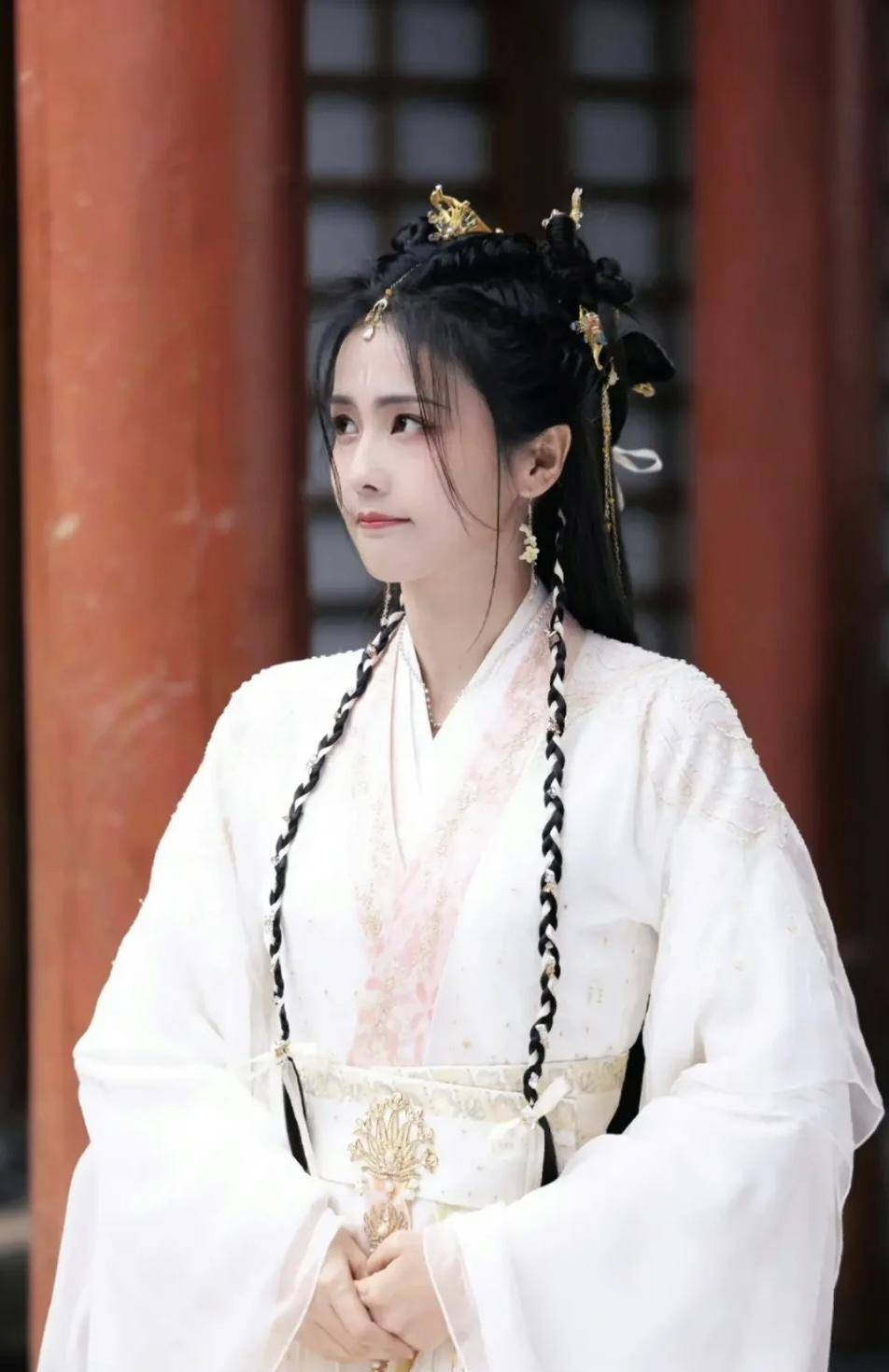 古装妆真是越看越妖娆了,陈都灵,白鹿,孙珍妮……圈里的照片真的很美