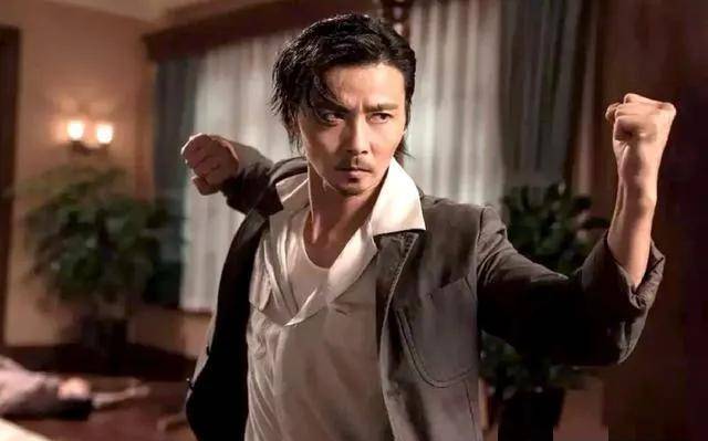 张晋拍戏受伤令人心疼,乐观举动令人敬佩,成龙可以放心了_动作_武打