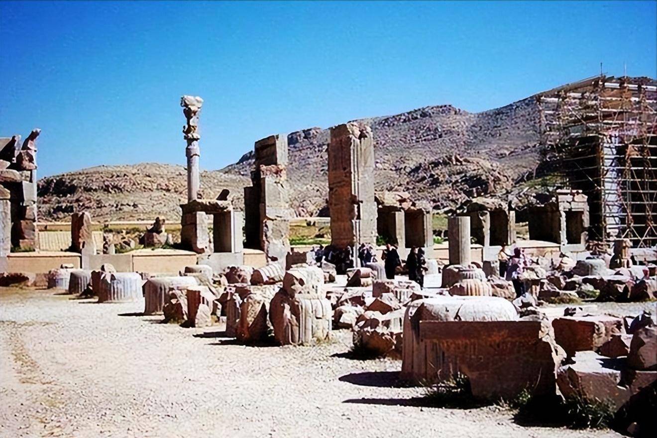 而如今李陵墓在国外的发现,也就说明了李陵在被俘虏之后,便再也没有