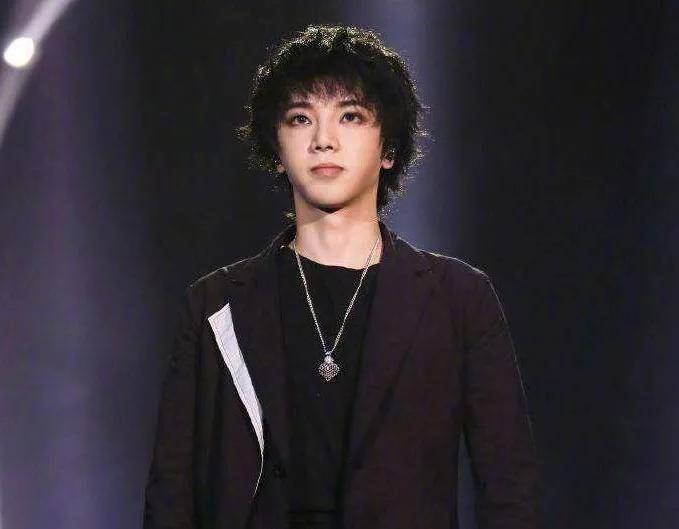 华晨宇背后的六个女人,谁才是第三者_万芙伽_刘诗羽_音乐