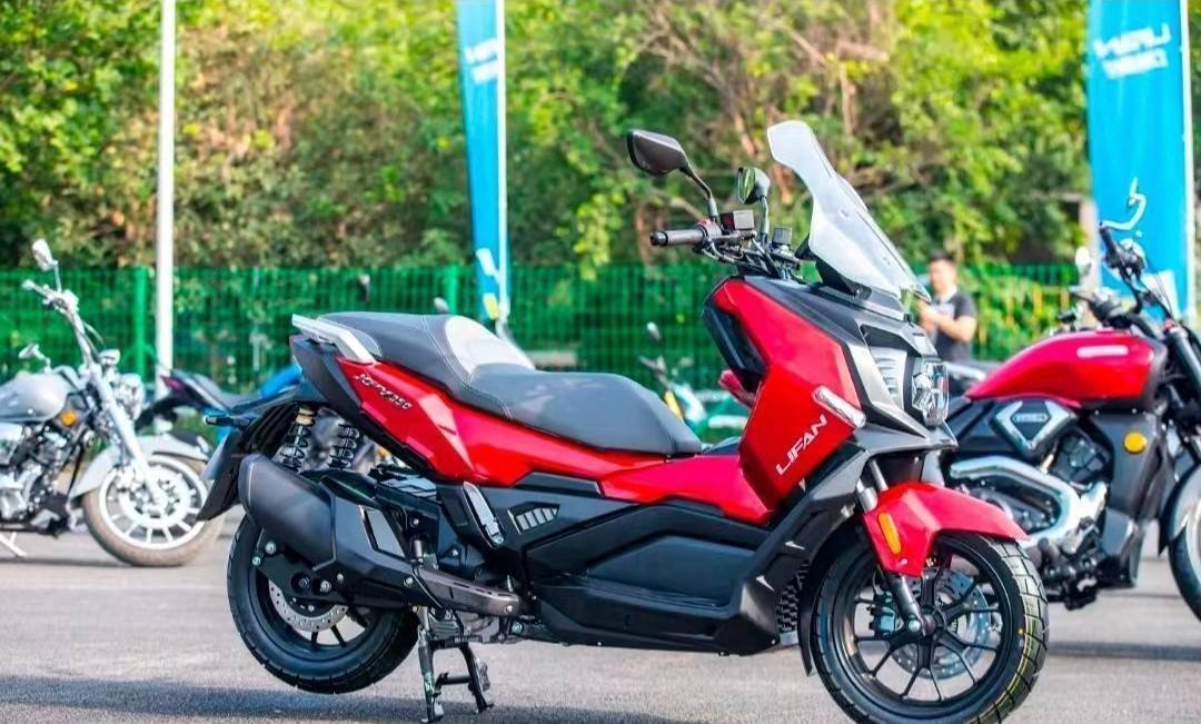 力帆kpv350 终于来了:动力比宝马强,满配还能放两顶全盔!