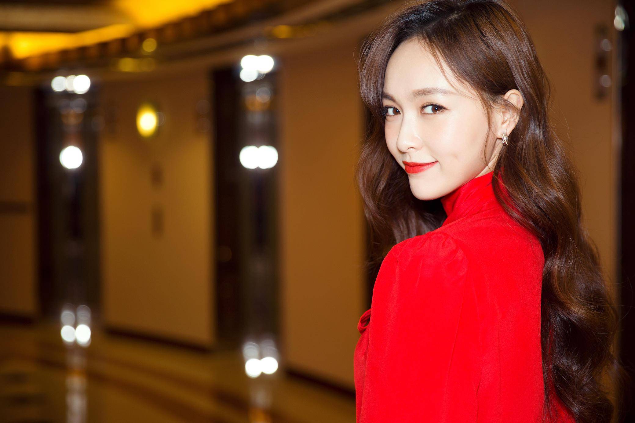 唐嫣瞎大胆被关门外,赵丽颖真大胆屡创高峰:会大胆的女人最好命_冯绍