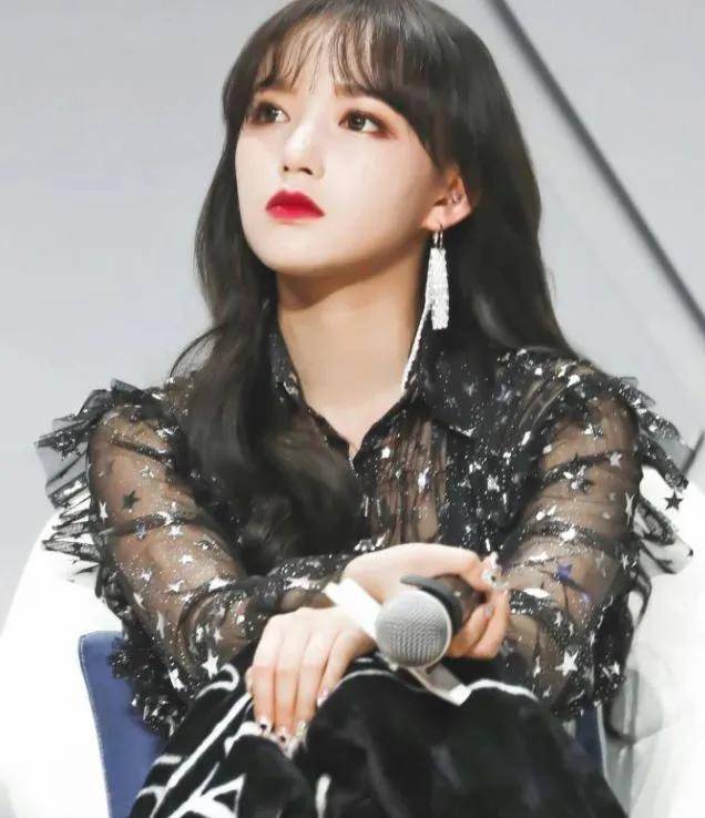 程潇:独自一人闯荡国外,在大火后被乐华召回,如今却被嘲讽腿粗