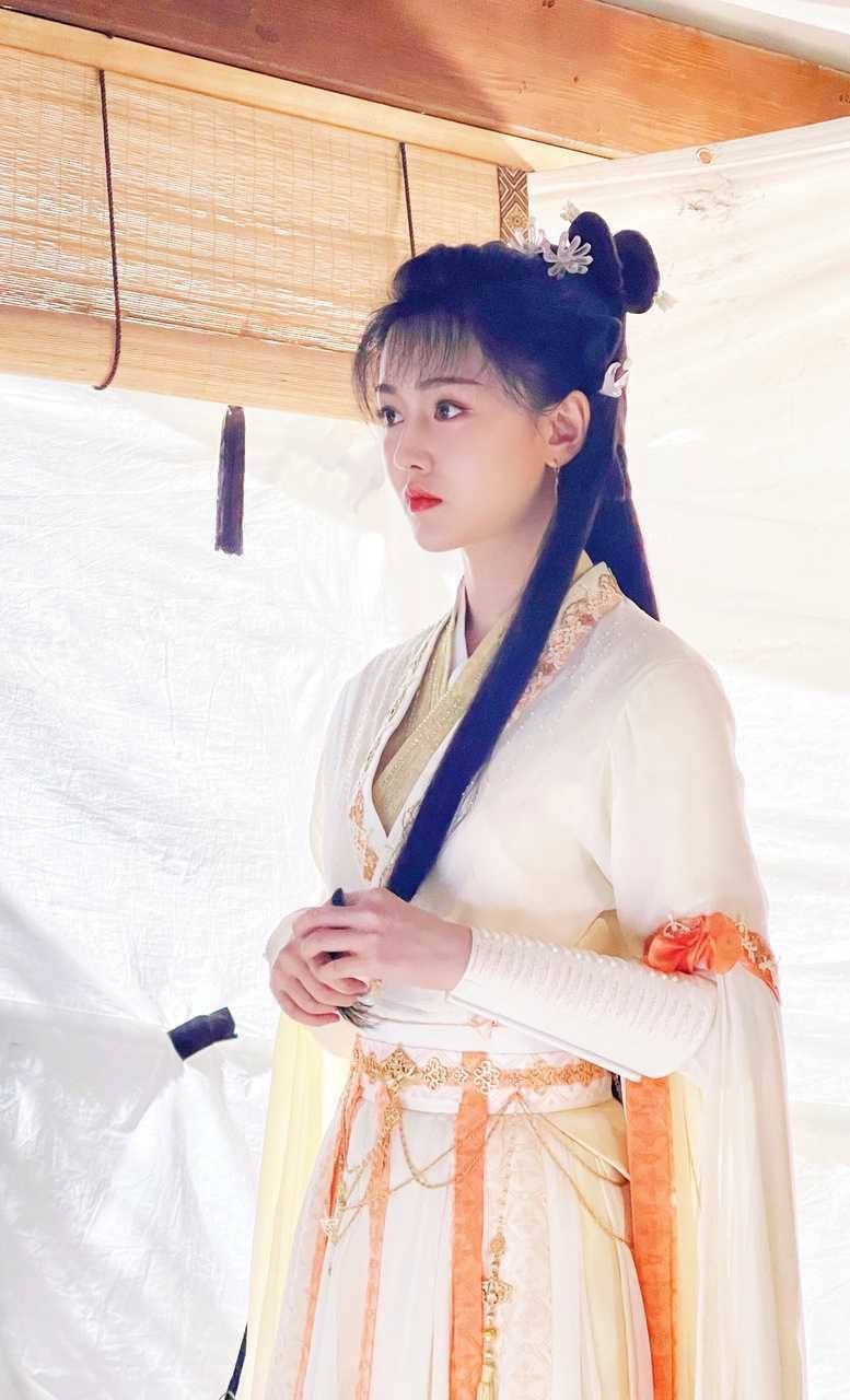黄馨瑶是于正旗下的艺人,为95后新生代.