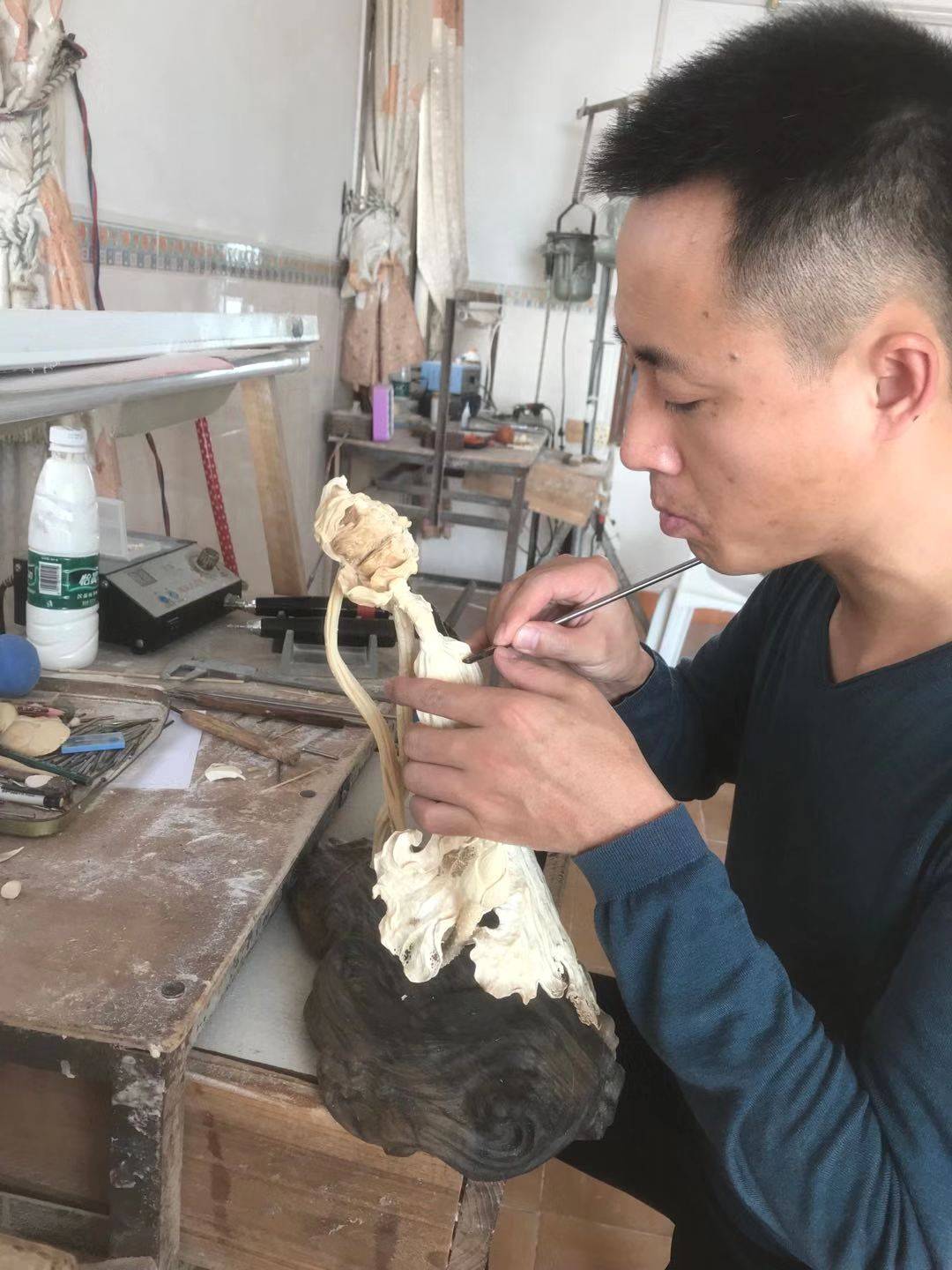 猛犸象牙雕名家张义大师|巧雕万年流转岁月,演绎牙雕不朽神奇_雕刻
