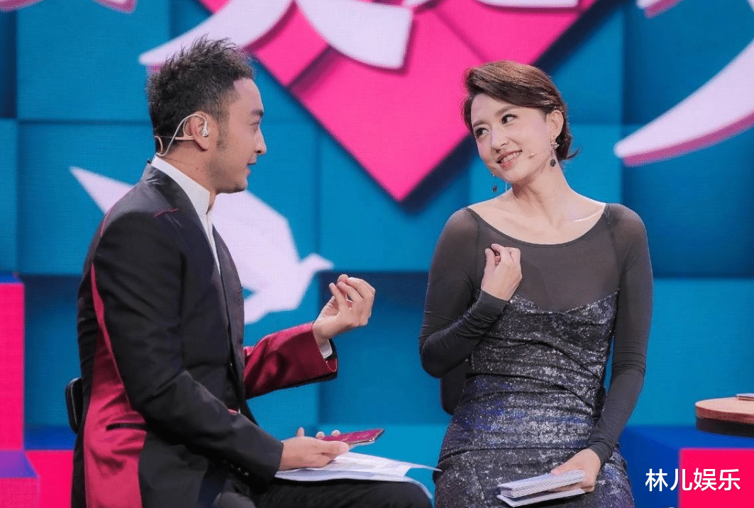 电视主持人张蕾迎44岁生日,悠闲骑单车,嫁大20岁铁矿大亨育一子_观众