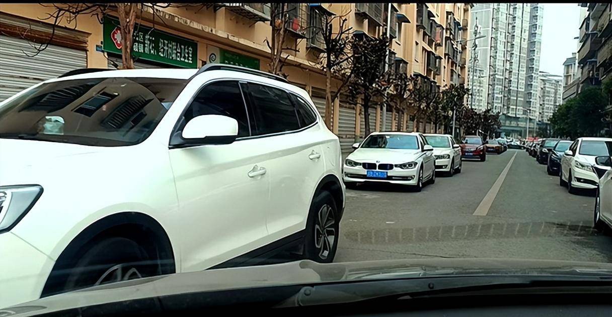 在复杂路段开车的安全驾驶技巧,实景路况讲解,对新手有用_搜狐汽车