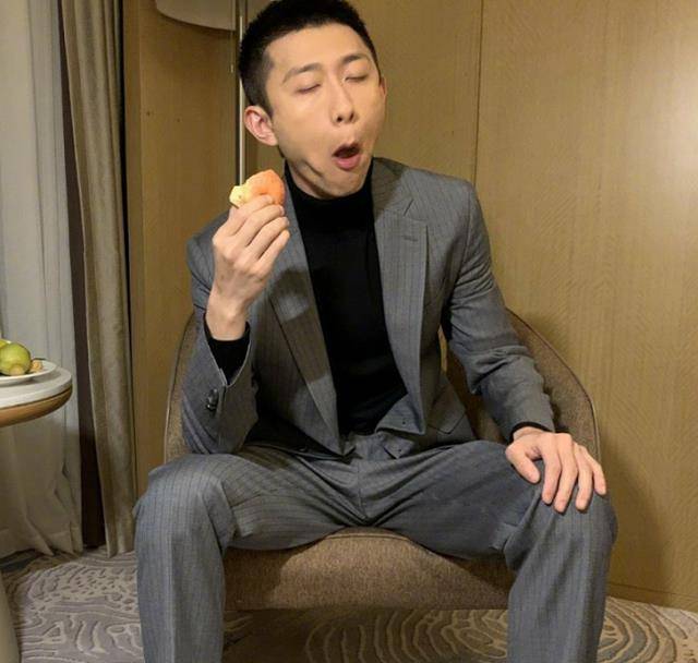 张一山把南艺烤肠吃涨价后,亲自下场评论,网友:真没看错人_山哥_事情