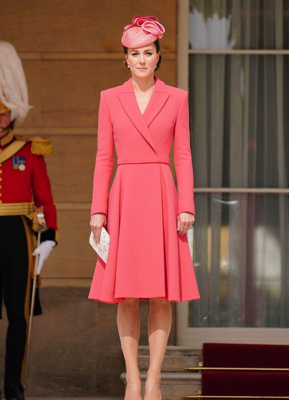 "正装"穿搭时髦且不失严肃,还很显年轻_时尚_服装_优势