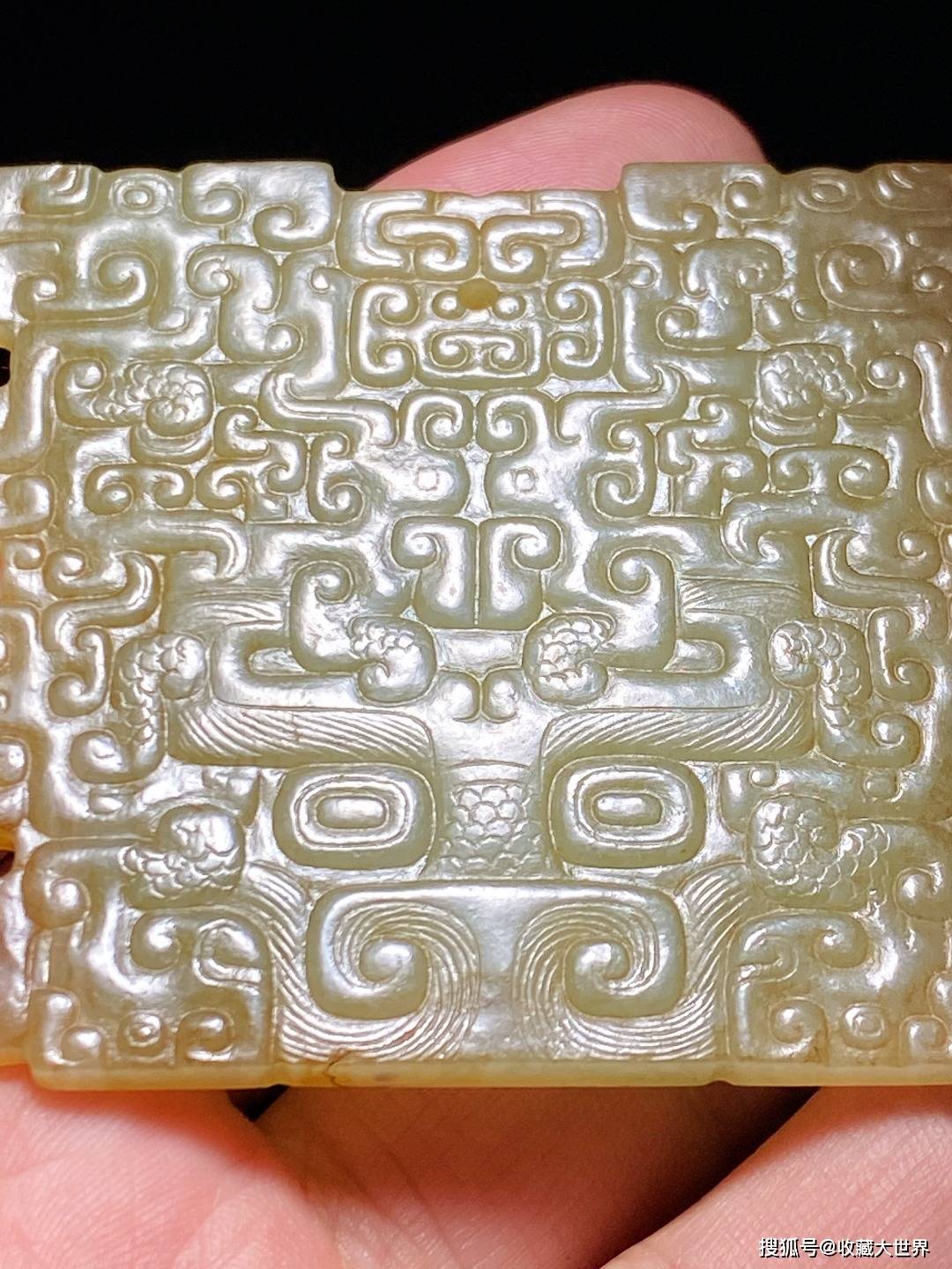 春秋 和田玉籽料 青白玉 蟠虺纹 兽面纹 玉珮_抛光_包浆沈_满工