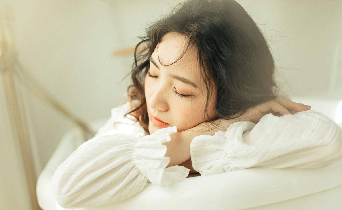 男生在和轻浮的女生交流时,要清楚了解巨蟹座,双子座,水瓶座女生的