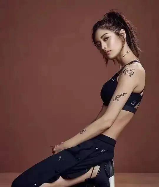 女足最美门将赵丽娜,美貌与实力兼具,身材堪比模特_西班牙_预测_女子