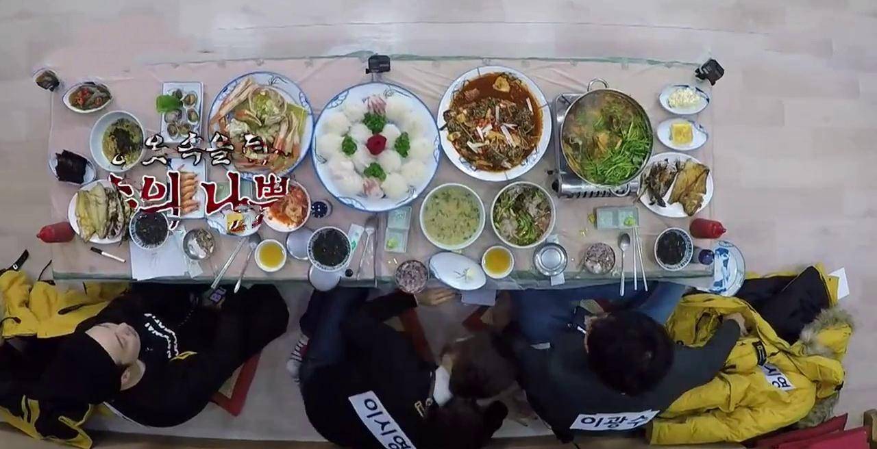 李光洙又打麦太,李诗英气得他动手了,哈哈,老婆突然出现,吓了他一跳!