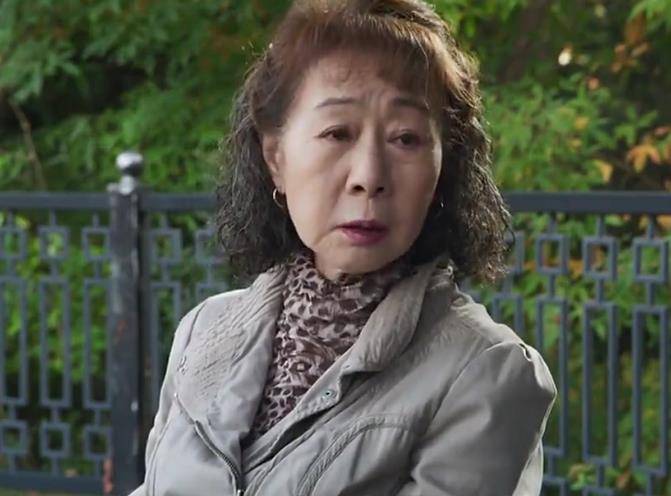 《酒神小姐》:65岁站街女的一生,道出老年人的情欲与隐痛_素英_宝佳适