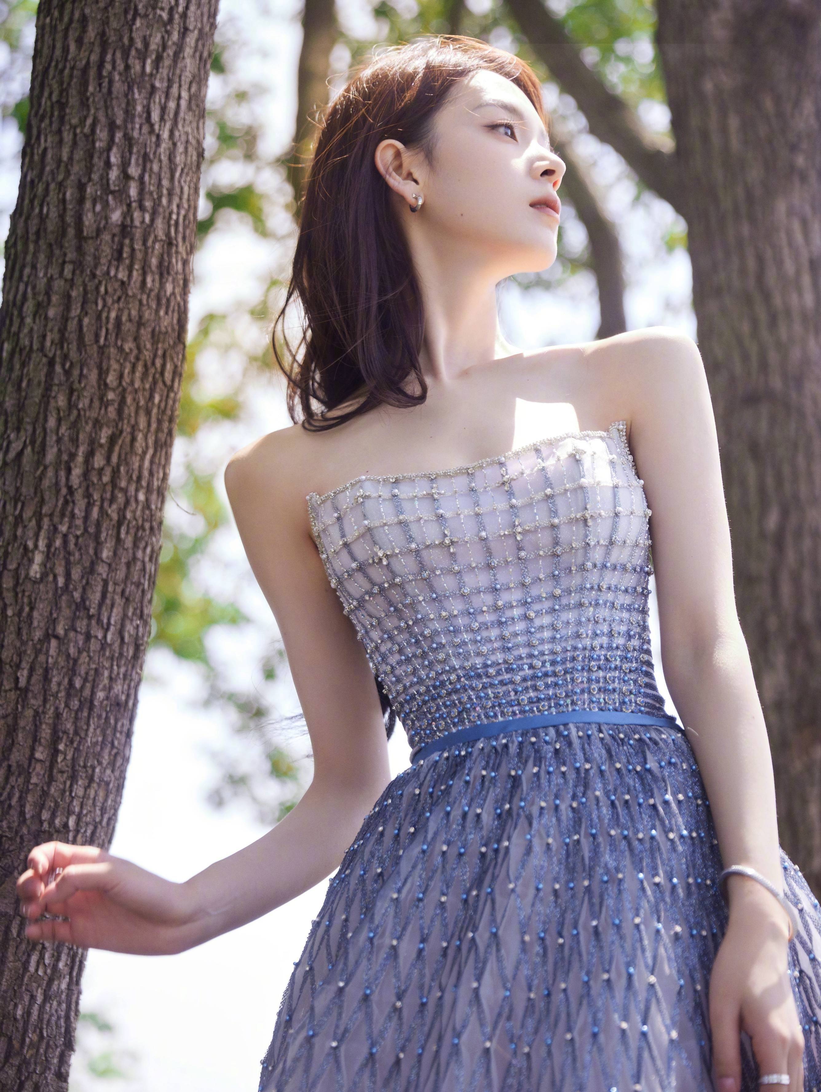 陈瑶白色抹胸连衣裙优雅写真_公主_网友