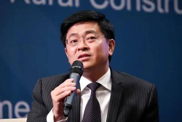 内江首富李华:23岁辞掉"铁饭碗",今身家近700亿,迎娶女明星_仝晓燕