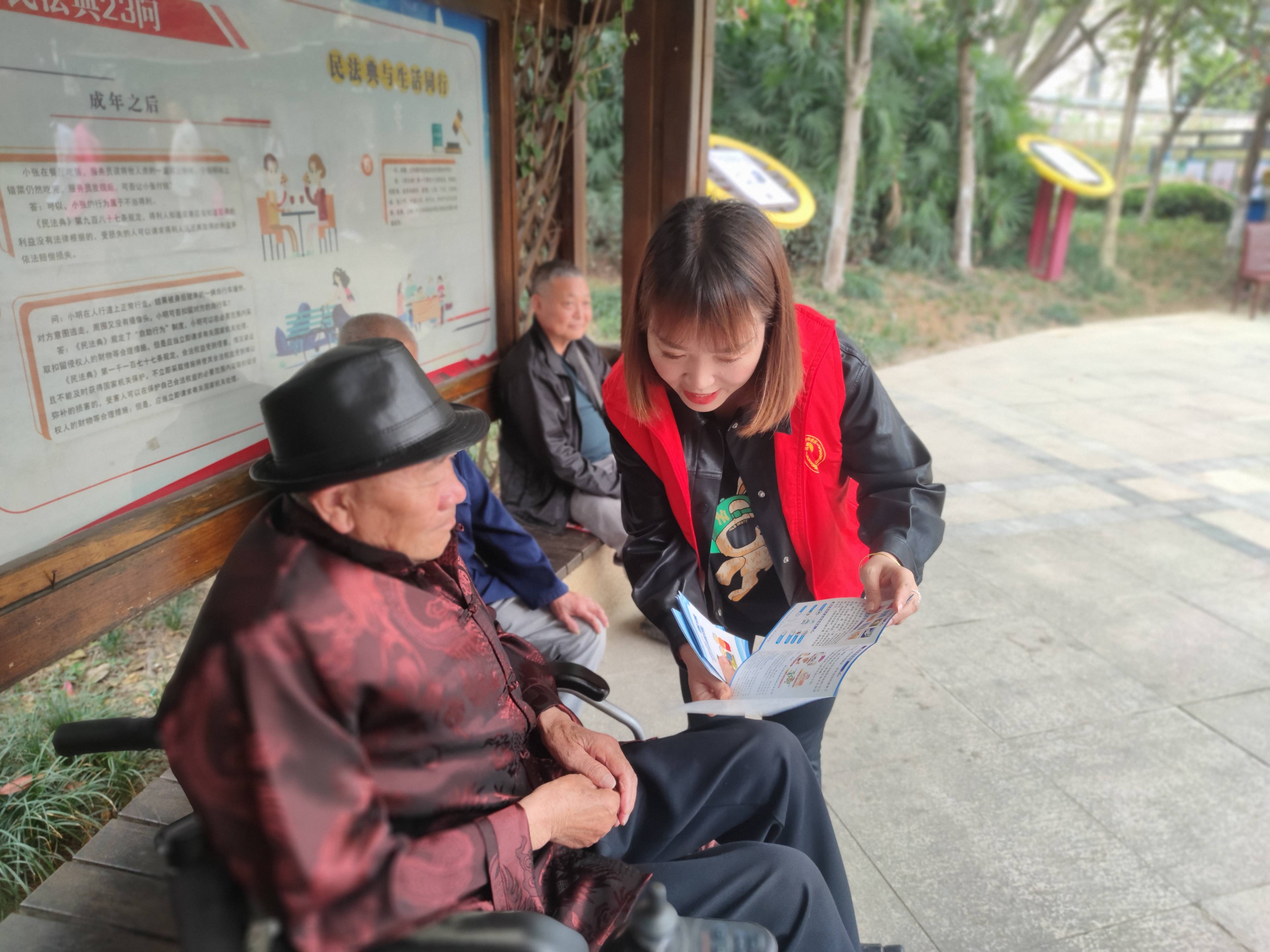 网格员积极开展医保政策宣传普及惠民众_群众_辖区_基本