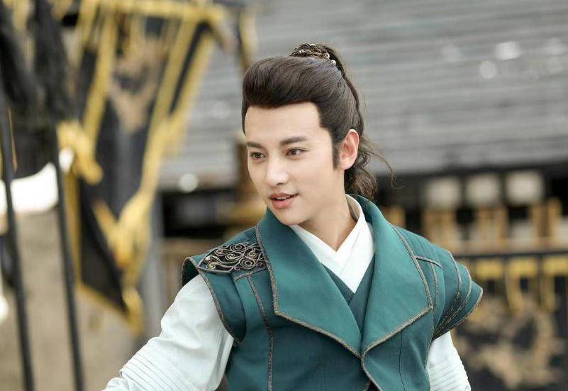 2011年徐可正式出道,参演了电视剧《初见水晶湖》,并且拿下了男一号的