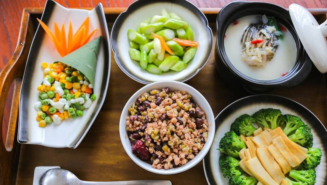 原创            金牌月嫂剖腹产42天月子餐食谱分享-刨腹产月子食谱42天