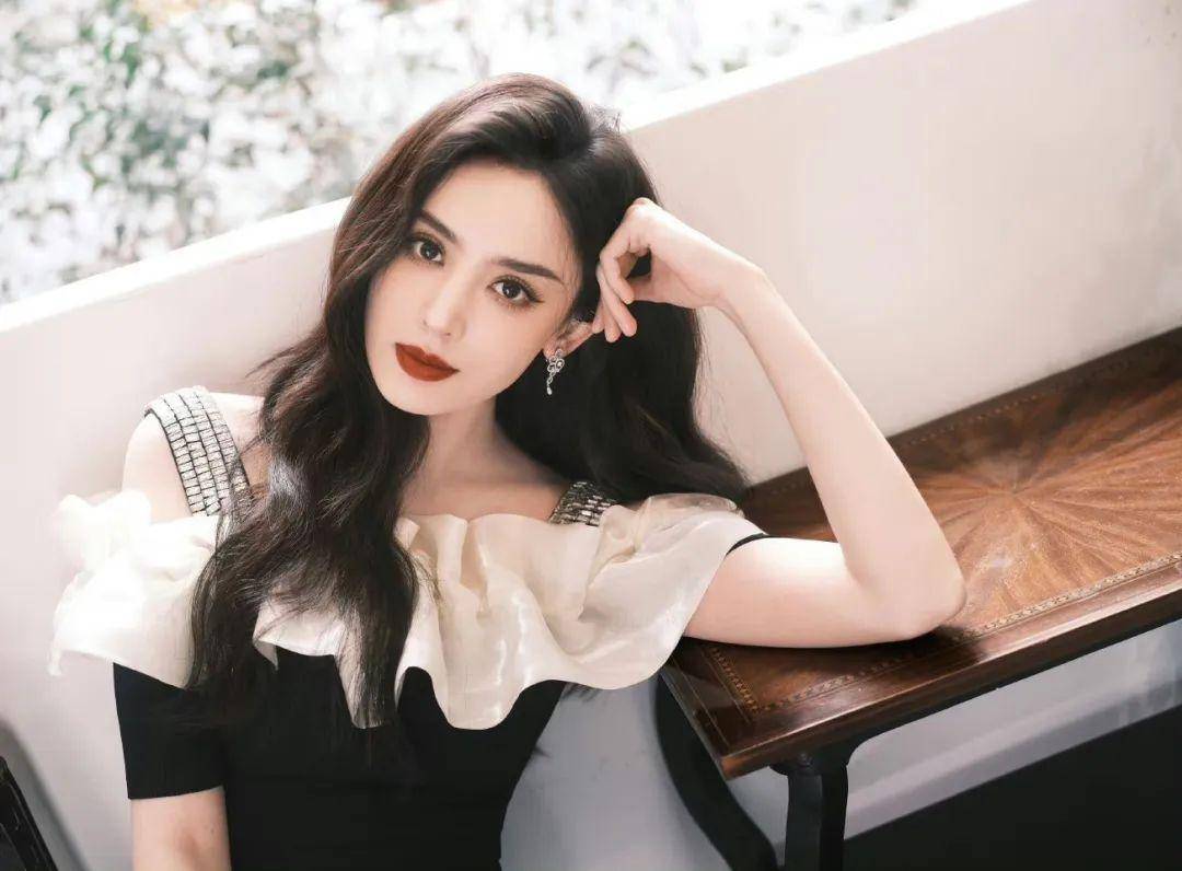 刘诗诗赌输两个亿?王鹤棣抢易烊千玺资源?古力娜扎靠综艺翻身?