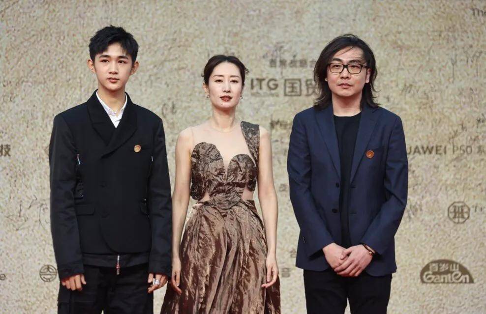 金鸡红毯精彩瞬间:宁静省布料,女星挺孕肚上场,朱亚文光头亮了_倪妮