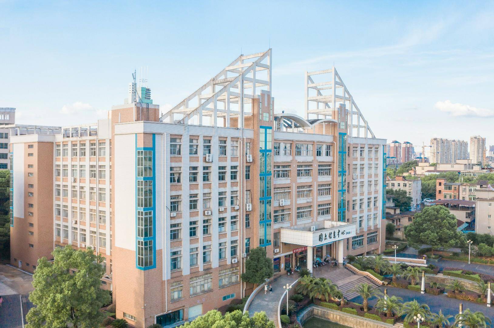 它是全国最小的地级市之一,只管一县一区,却拥有5所大学_新余市_江西