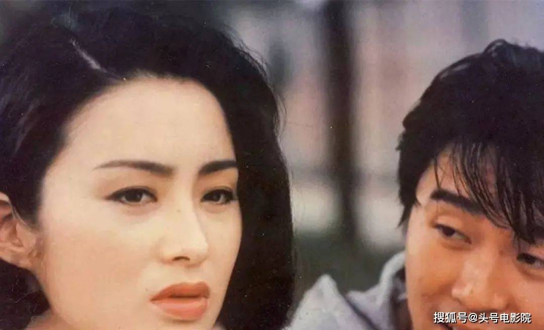 港片女神张敏55岁暴瘦!罕见露面,与小男友相伴,身后别墅引猜测_电影_周星驰_视频