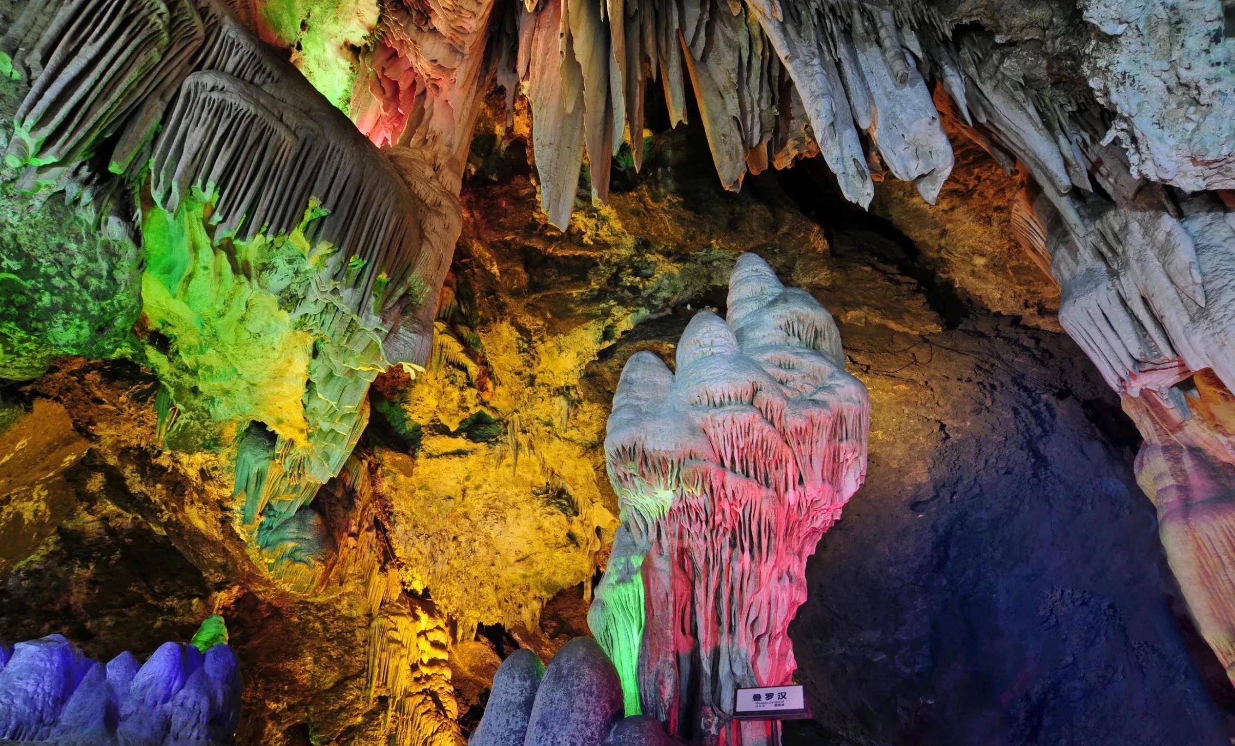 洛陽有個石灰岩溶洞,喀斯特岩溶地貌天花板級別,堪稱北國第一洞